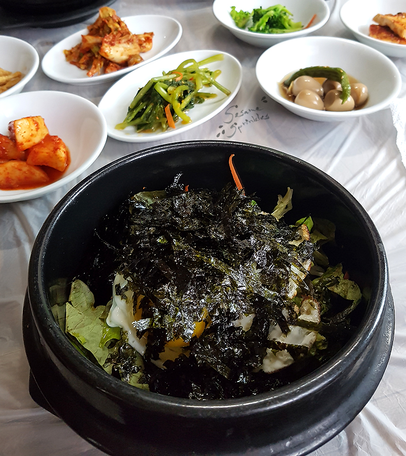Dolsot-Bibimbap topped with Gim. Local restaurant on Bogil Island (보길도), 2018.