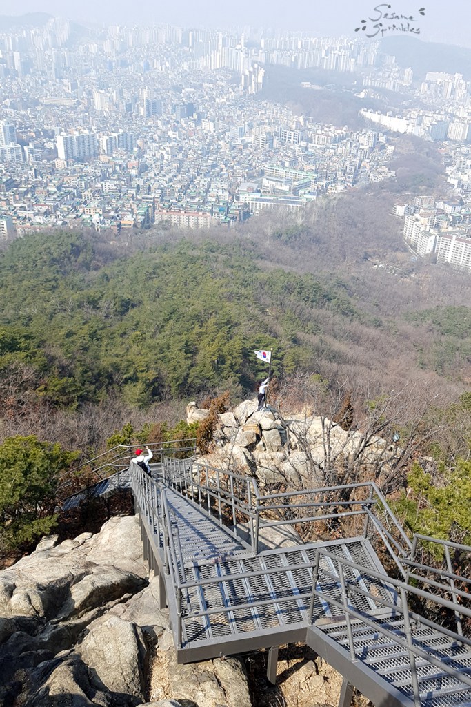 Hiking on Mt. Gwanak 관악산. Seoul, March 2021.